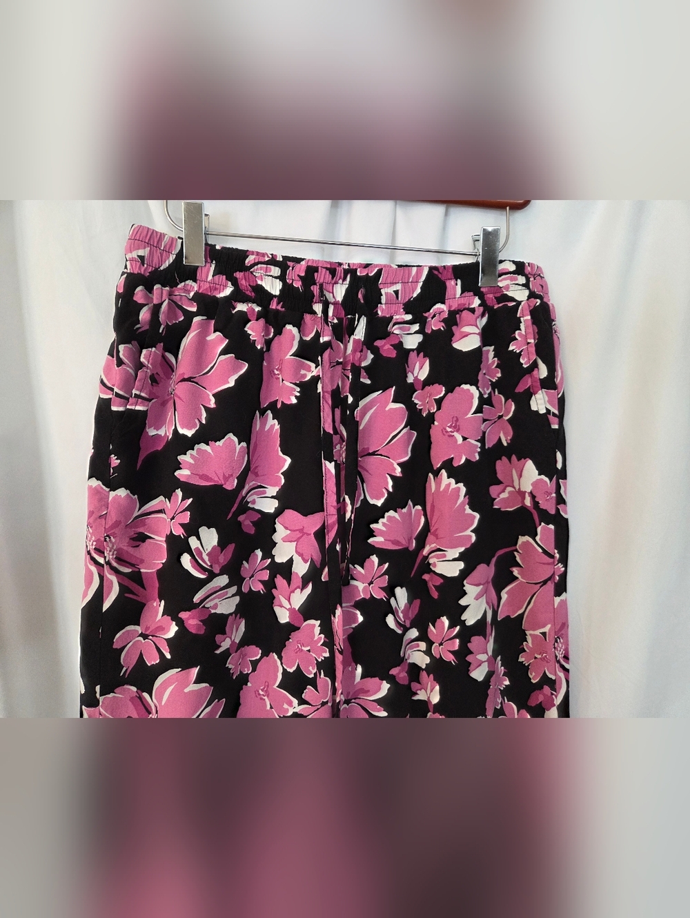 Vince Camuto Black Wide Leg Pants with Pink Floral Print Size M - Picture 3 of 7